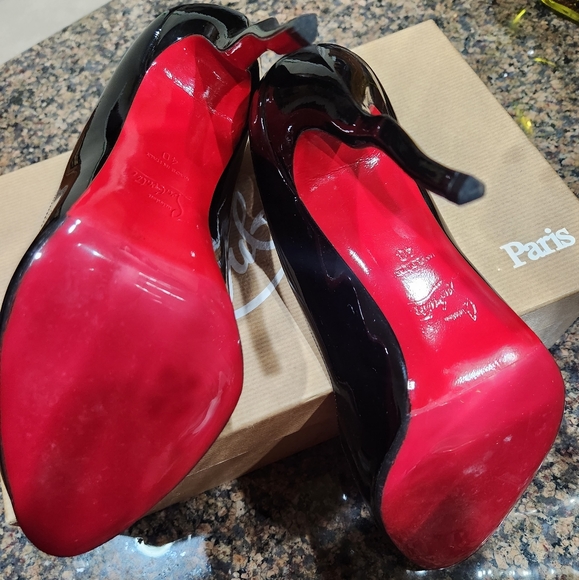 𝘊𝘩𝘳𝘪𝘴𝘵𝘪𝘢𝘯 𝘓𝘰𝘶𝘣𝘰𝘶𝘵𝘪𝘯 𝘸𝘢𝘸𝘺 𝘋𝘰𝘭𝘭𝘺 𝘩𝘦𝘦𝘭*𝘚𝘖𝘓𝘋* - Picture 8 of 16